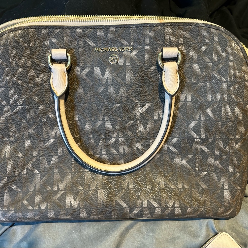 Michael Korrs purse with removable strap and wallet set. Brand new. Never used.